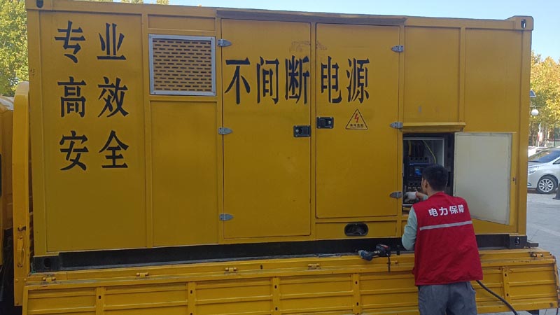 锦江柴油发电机组和UPS电源配合使用时，如何避免切换过程中的电力中断？